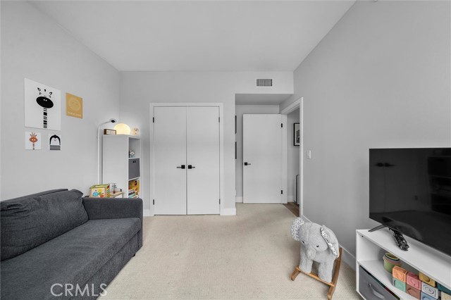 400 W Ocean Boulevard, Long Beach CA: https://media.crmls.org/medias/19ed0599-e8ca-4626-b598-732f8671597a.jpg