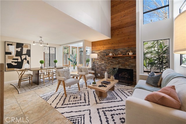 Detail Gallery Image 9 of 34 For 2317 Carnegie Ln #B,  Redondo Beach,  CA 90278 - 3 Beds | 2/1 Baths