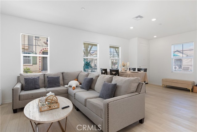 Detail Gallery Image 7 of 26 For 16188 Alamo Ct, Chino,  CA 91708 - 3 Beds | 2/1 Baths