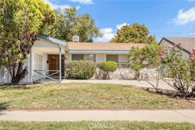 8834 Gerald Avenue, North Hills CA: https://media.crmls.org/medias/19ef638d-34e6-4c65-aed3-9d1e869194c3.jpg