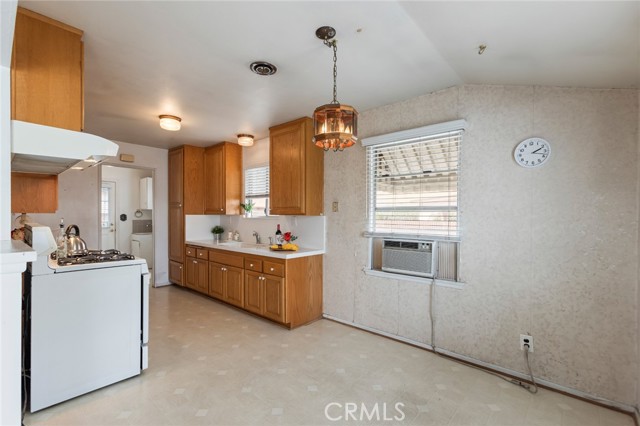 Detail Gallery Image 11 of 34 For 8120 E Woodson Street, Long Beach,  CA 90808 - 3 Beds | 1/1 Baths