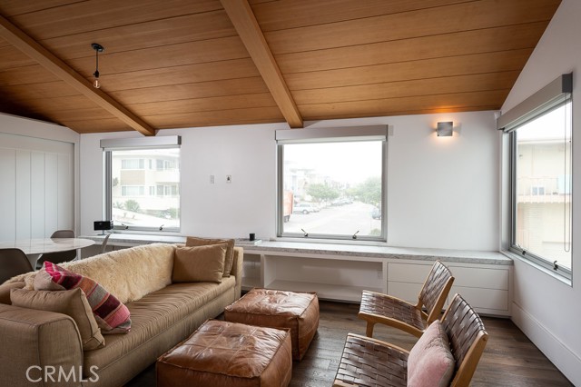 137 15th Street, Manhattan Beach, California 90266, 2 Bedrooms Bedrooms, ,2 BathroomsBathrooms,Residential,Sold,15th,SB22082552