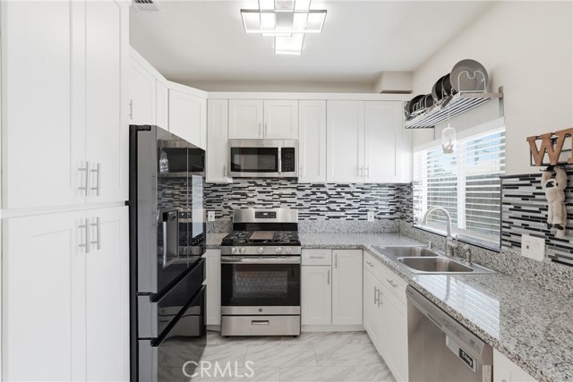 Detail Gallery Image 9 of 28 For 10105 S Main St, Los Angeles,  CA 90003 - 3 Beds | 2/1 Baths