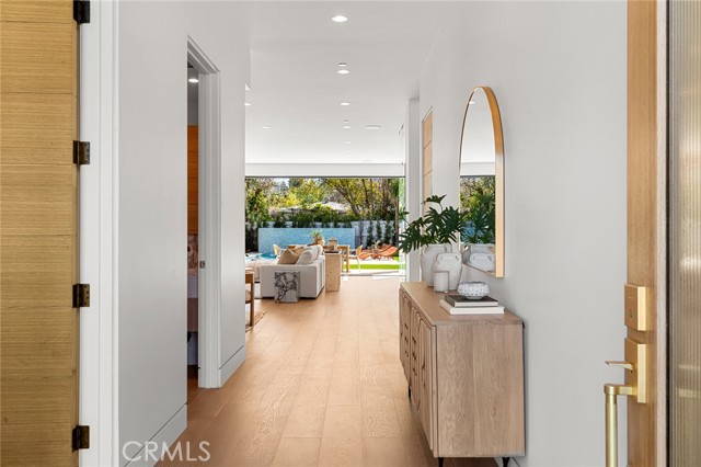 22640 Clarendon Street, Woodland Hills CA: https://media.crmls.org/medias/19f10561-0d42-4044-8016-319dd4343b52.jpg