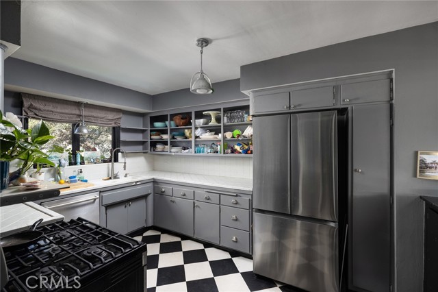 Detail Gallery Image 7 of 17 For 120 via Undine, Newport Beach,  CA 92663 - 3 Beds | 2 Baths