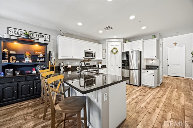 7800 Botany Street, Chino CA: https://media.crmls.org/medias/19f14b46-4df9-4403-9729-bd4ff1a8971d.jpg