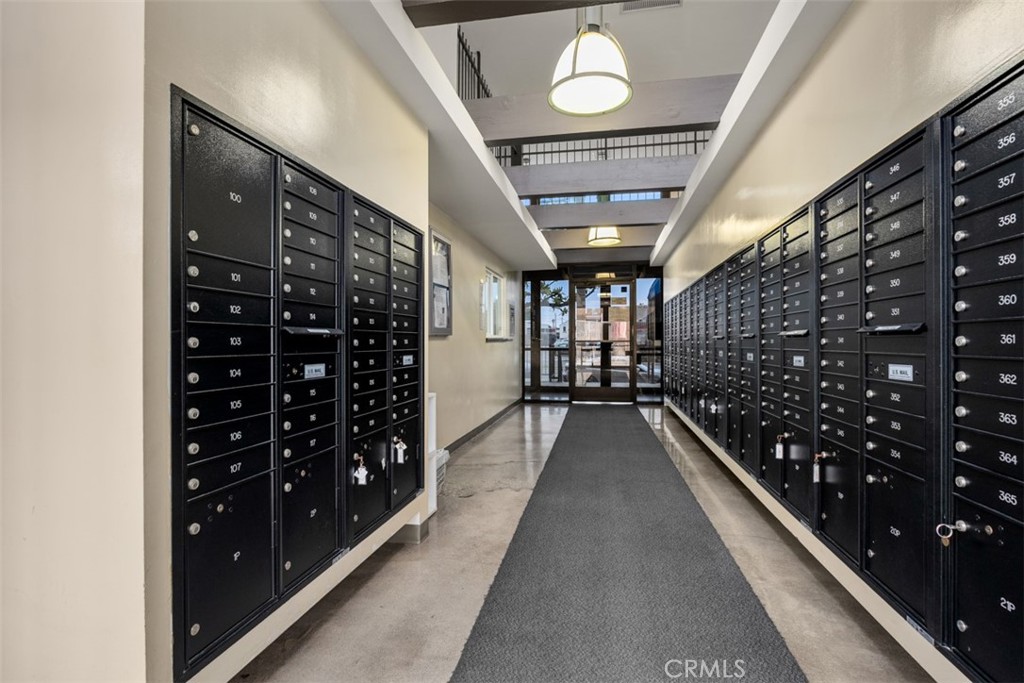 https://media.crmls.org/medias/19f1804b-8224-4467-9146-d63b41ab9868.jpg?preset=X-Large