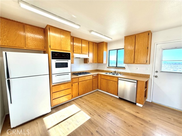 8554 Athel Avenue, Inyokern CA: https://media.crmls.org/medias/19f2cff0-bf5d-4c19-a4e7-00b8bdc65e60.jpg
