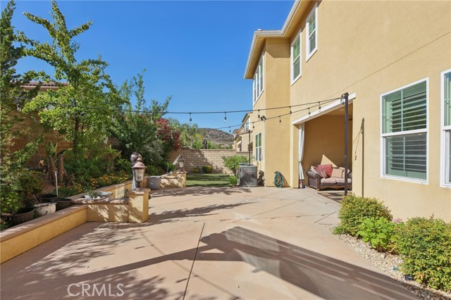 27631 Camellia Drive, Saugus CA: https://media.crmls.org/medias/19f3b8ee-cfba-4c4e-9ee4-fdcbc9c02d23.jpg