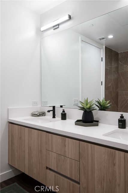 Detail Gallery Image 9 of 24 For 118 Astronaut Ellison S Onizuka Street #202,  Los Angeles,  CA 90012 - 1 Beds | 1 Baths