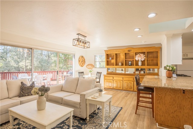 188 S Finch Drive, Big Bear Lake CA: https://media.crmls.org/medias/19f4f608-c64b-4548-84c0-7802f67d1185.jpg