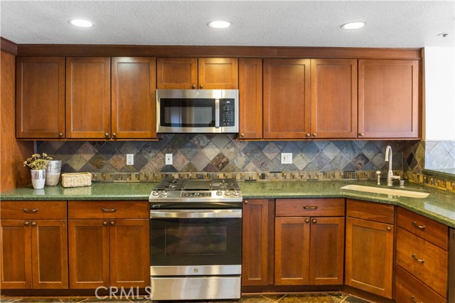 Detail Gallery Image 9 of 34 For 240 Nice Ln #208,  Newport Beach,  CA 92663 - 2 Beds | 2 Baths