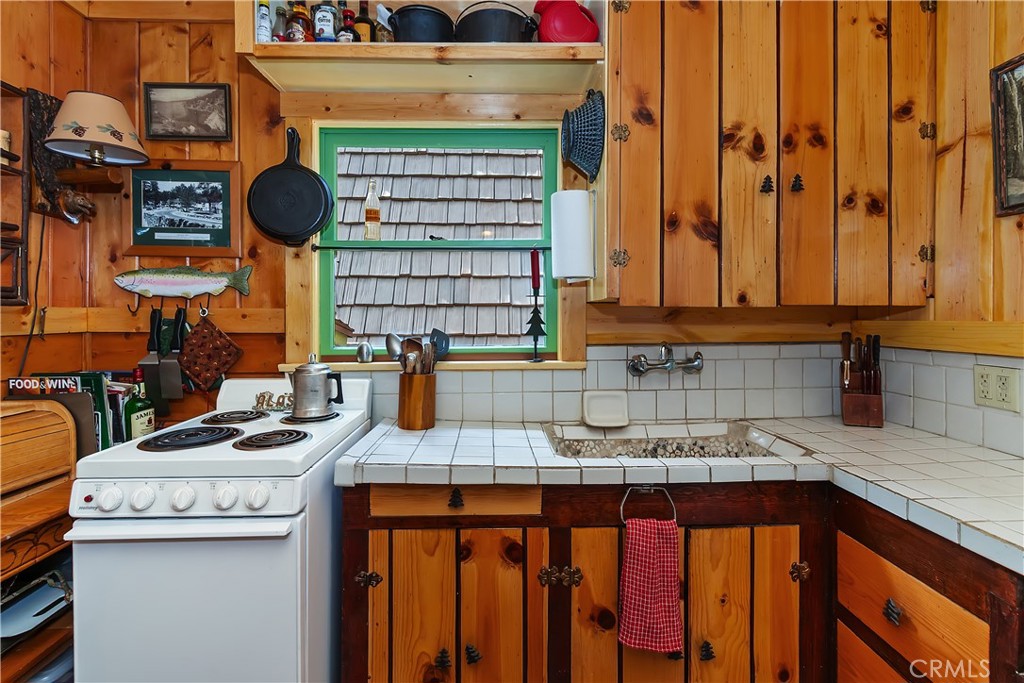 https://media.crmls.org/medias/19f669f0-72d4-469d-ab40-474073c56c28.jpg?preset=X-Large