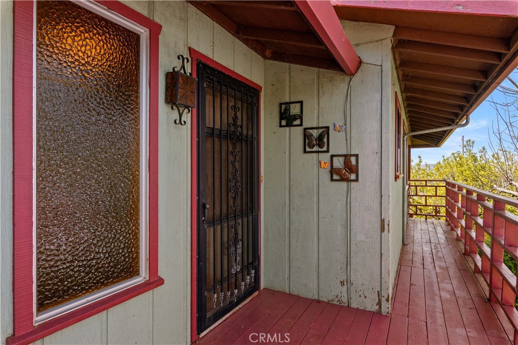 https://media.crmls.org/medias/19f67dad-b2a7-4653-82f4-0b02afdd3880.jpg?preset=X-Large