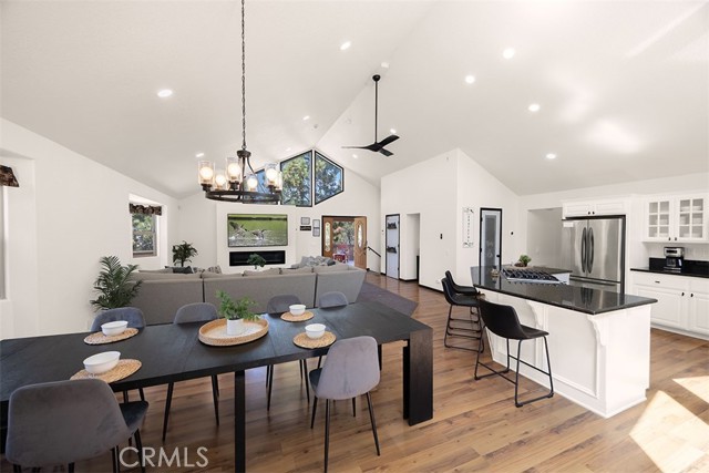 39607 Forest Road, Big Bear Lake CA: https://media.crmls.org/medias/19f7ec78-e8c0-4a44-8e1f-87dd8a269a35.jpg