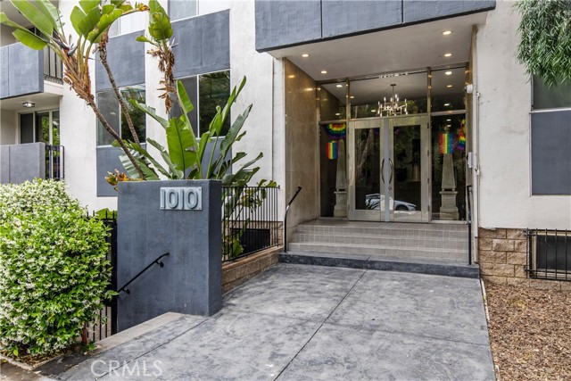 Detail Gallery Image 2 of 18 For 1010 N Kings Rd #106,  West Hollywood,  CA 90069 - 2 Beds | 3 Baths