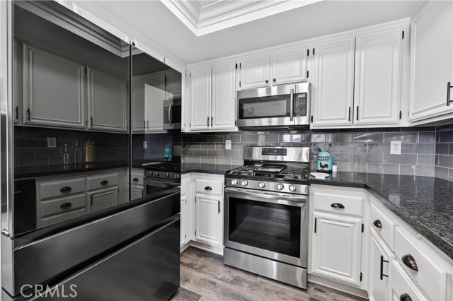 Detail Gallery Image 15 of 41 For 2252 Ascot, Corona,  CA 92879 - 3 Beds | 2/1 Baths