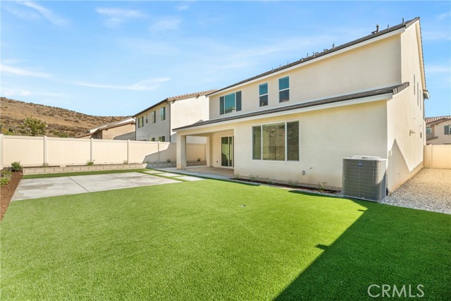 Detail Gallery Image 37 of 53 For 18121 Outlook Way, Saugus,  CA 91350 - 4 Beds | 3 Baths