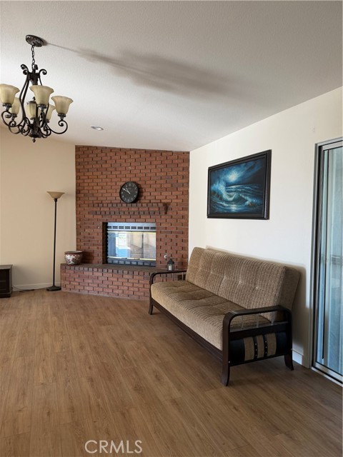 Detail Gallery Image 8 of 10 For 17712 Siskiyou Rd, Apple Valley,  CA 92307 - 4 Beds | 2 Baths
