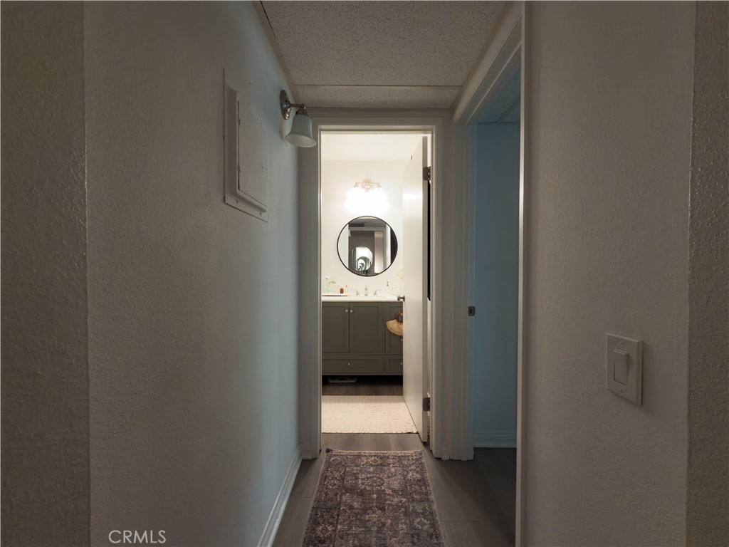 https://media.crmls.org/medias/19fb8b23-d589-4a72-83ce-902b035ebcd0.jpg?preset=X-Large