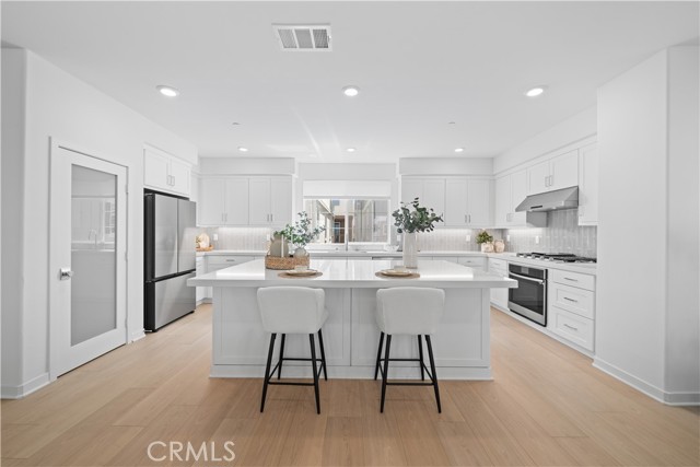 1042 N Anaheim Blvd, Anaheim CA: https://media.crmls.org/medias/19fc963b-ac2d-47e6-94b4-49ca5630677c.jpg