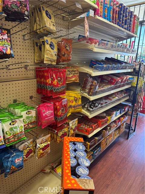 17480 Arrow Boulevard, Fontana CA: https://media.crmls.org/medias/19fc9ec7-a03a-4bab-9b89-3f4153ef4b66.jpg