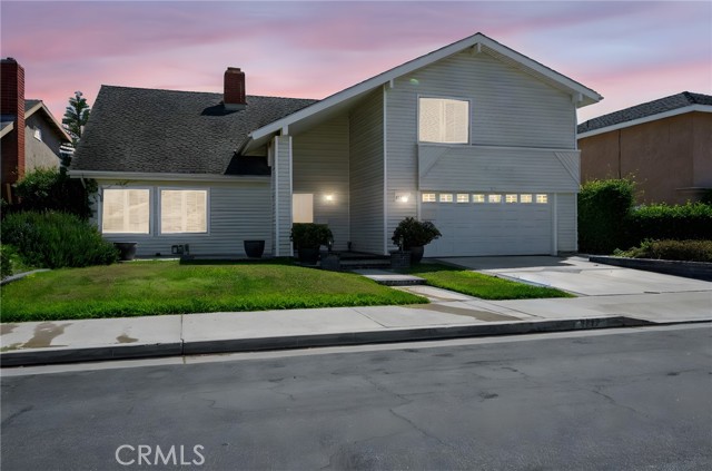 9882 Kings Canyon Drive, Huntington Beach CA: https://media.crmls.org/medias/19fe3a6a-fc38-45c4-8c00-06d98e96b605.jpg