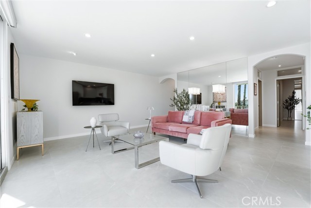 Detail Gallery Image 14 of 70 For 383 Bay Shore #203,  Long Beach,  CA 90803 - 2 Beds | 2 Baths