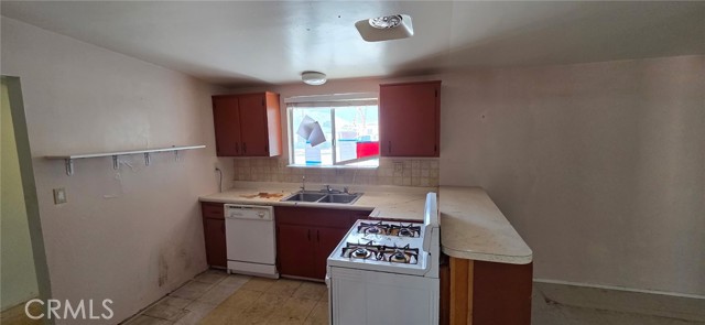 73408 Yucca Avenue, 29 Palms CA: https://media.crmls.org/medias/19ff5252-f2b9-4f0e-8771-771dc88a3833.jpg