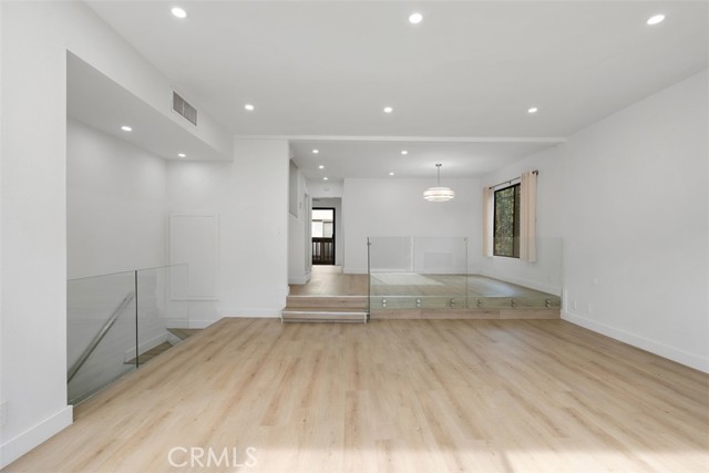 Detail Gallery Image 10 of 53 For 4218 Troost #20,  Studio City,  CA 91604 - 3 Beds | 2/1 Baths