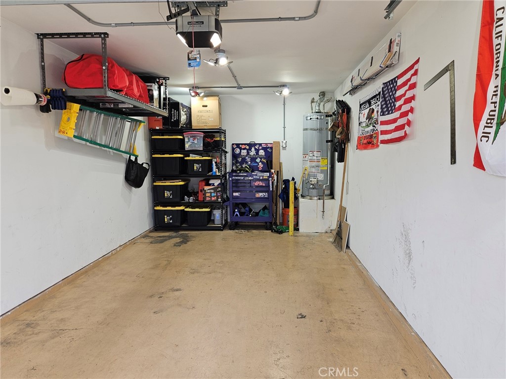 https://media.crmls.org/medias/1a0063ba-8040-4632-b321-91d20bb91bd6.jpg?preset=X-Large