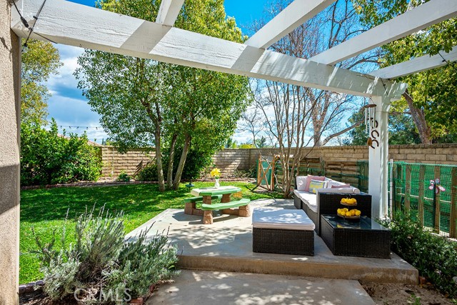 Detail Gallery Image 38 of 41 For 30414 Sequoia Ct, Castaic,  CA 91384 - 5 Beds | 2/1 Baths