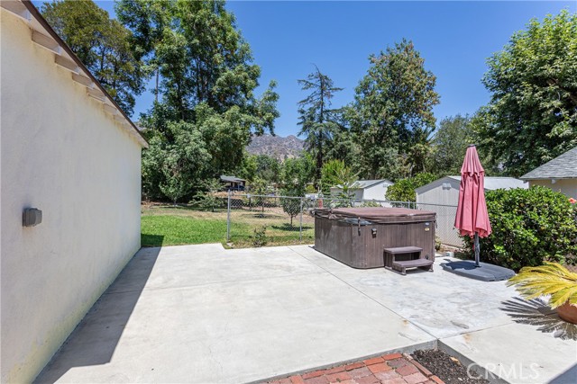 620 S Bel Aire Drive, Burbank CA: https://media.crmls.org/medias/1a00deac-7c9b-47dc-b9be-ba38d7c26ba5.jpg