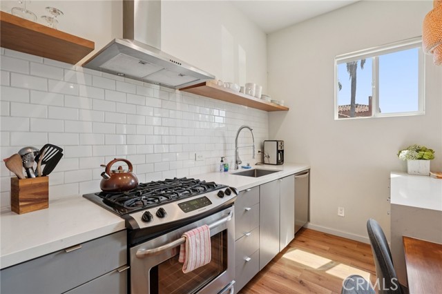 1401 Termino Avenue, Long Beach CA: https://media.crmls.org/medias/1a012ee1-77ee-47d7-8f65-3f724cb040b6.jpg