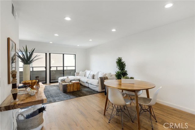 Detail Gallery Image 3 of 32 For 439 Camino De Las Colinas, Redondo Beach,  CA 90277 - 3 Beds | 2/1 Baths