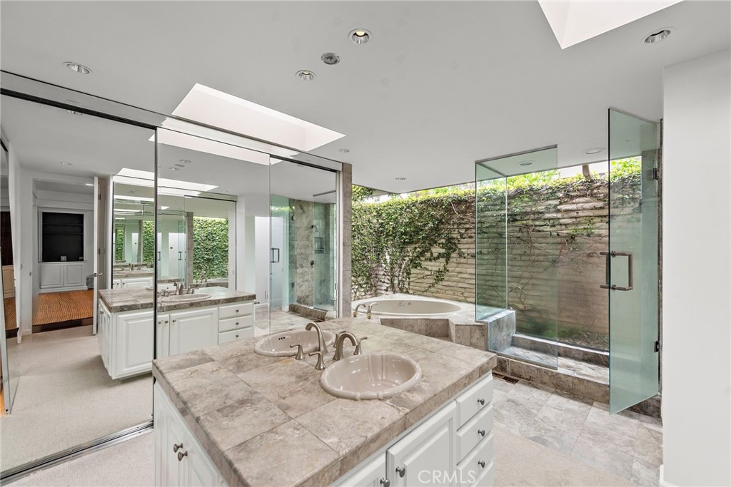 MLS #OC25157494 img 18