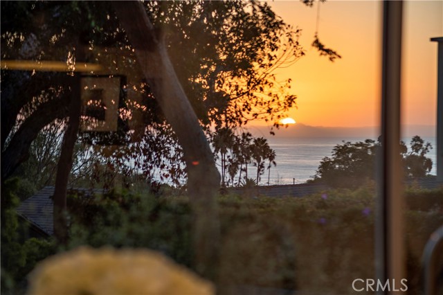 592 Bluebird Canyon Drive, Laguna Beach CA: https://media.crmls.org/medias/1a0377e9-18d4-4726-bf7b-26d73ba9b9ea.jpg