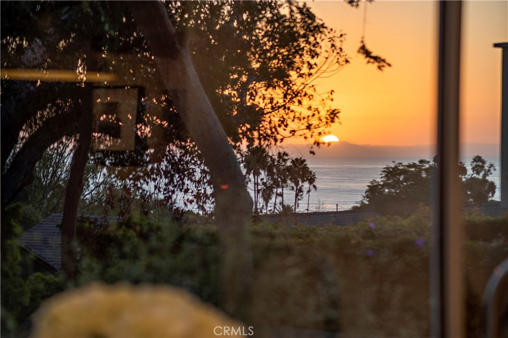 https://media.crmls.org/medias/1a0377e9-18d4-4726-bf7b-26d73ba9b9ea.jpg?preset=X-Large