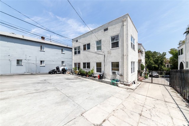 519 N Alexandria Avenue, Los Angeles CA: https://media.crmls.org/medias/1a04105f-e137-4085-89d3-945ea5039d51.jpg