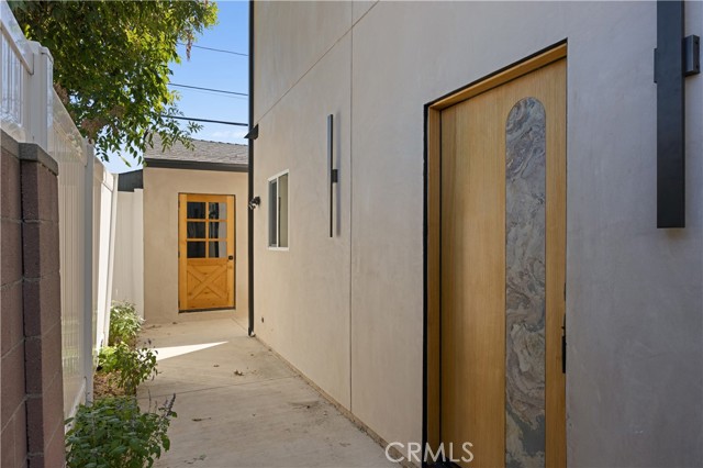 7702 Lasaine Avenue photo 23