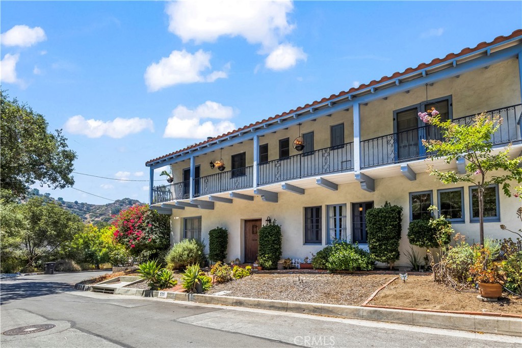535 Arch Place