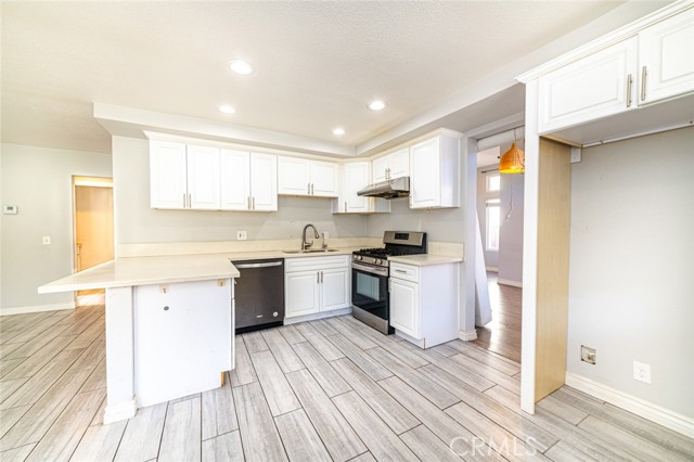 Detail Gallery Image 5 of 22 For 22936 Brookhollow, Moreno Valley,  CA 92557 - 4 Beds | 2/1 Baths