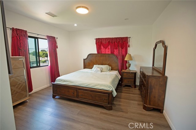 Detail Gallery Image 16 of 21 For 8322 Vista Del Rosa St, Downey,  CA 90240 - 5 Beds | 3 Baths