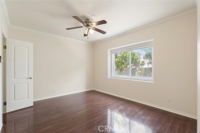 Detail Gallery Image 6 of 15 For 1529 Artesia Bld #B,  Manhattan Beach,  CA 90266 - 3 Beds | 2/1 Baths