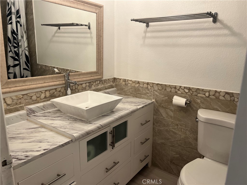 https://media.crmls.org/medias/1a08cffc-00e6-4d29-b852-3b7a1d683ba5.jpg?preset=X-Large