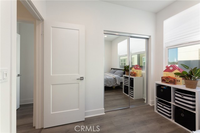 mirrored closet doors