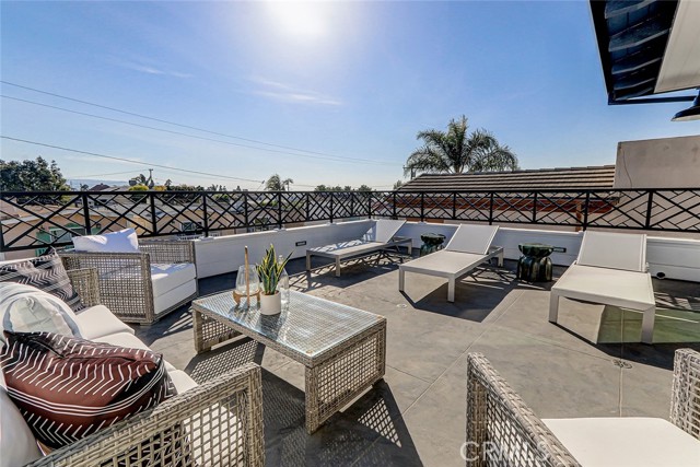 Detail Gallery Image 50 of 74 For 1205 9th St, Hermosa Beach,  CA 90254 - 6 Beds | 6/3 Baths