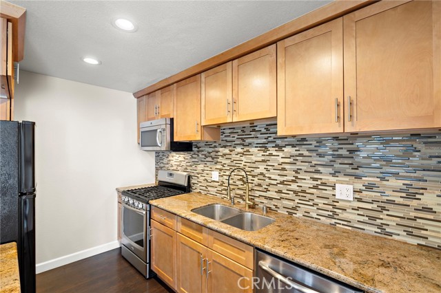 Detail Gallery Image 7 of 19 For 16882 Ross Ln, Huntington Beach,  CA 92647 - 4 Beds | 2 Baths