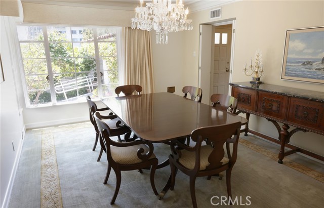 Detail Gallery Image 19 of 45 For 10781 Lindbrook Dr, Los Angeles,  CA 90024 - 4 Beds | 3/1 Baths