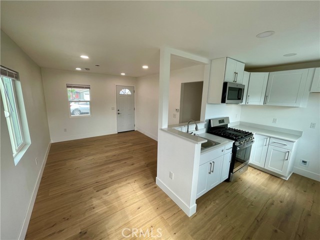 Detail Gallery Image 5 of 9 For 5046 Pacific Ave, Long Beach,  CA 90805 - 2 Beds | 1 Baths
